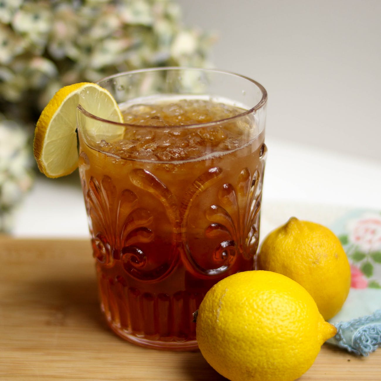 lemon iced tea with lemon fruits